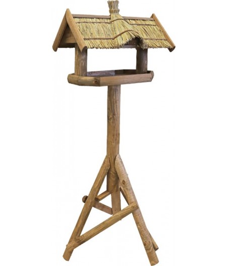 Voederhuis bruin stulp met stro dak.